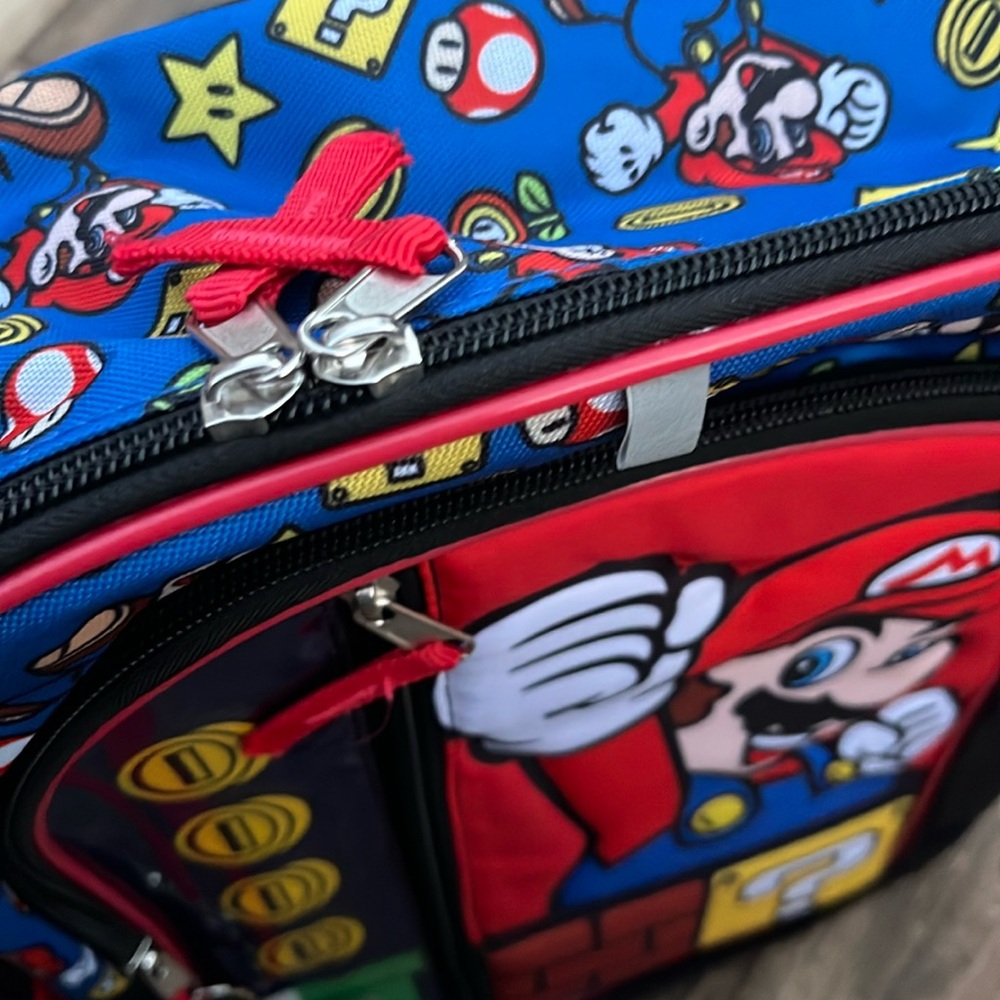 Super Mario Backpack - includes Keychain - Picture 9 of 9